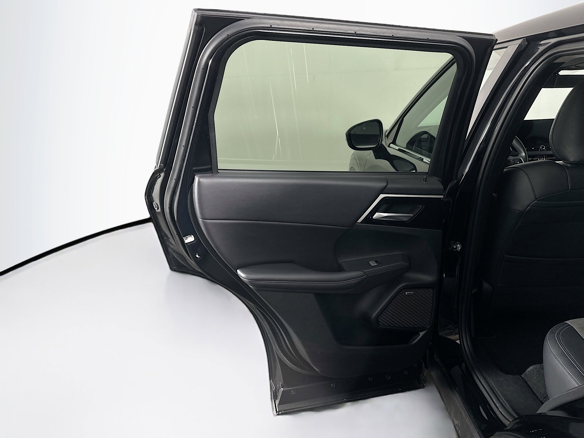 Used 2025 Mitsubishi Outlander SE FWD image 26