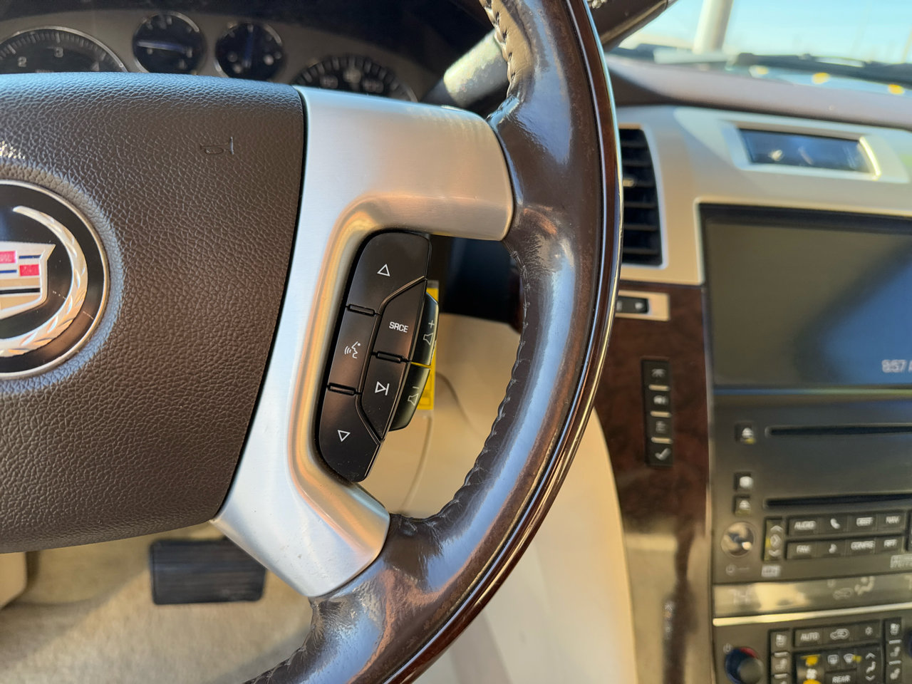 Used 2007 Cadillac Escalade AWD w/ Information Package image 23