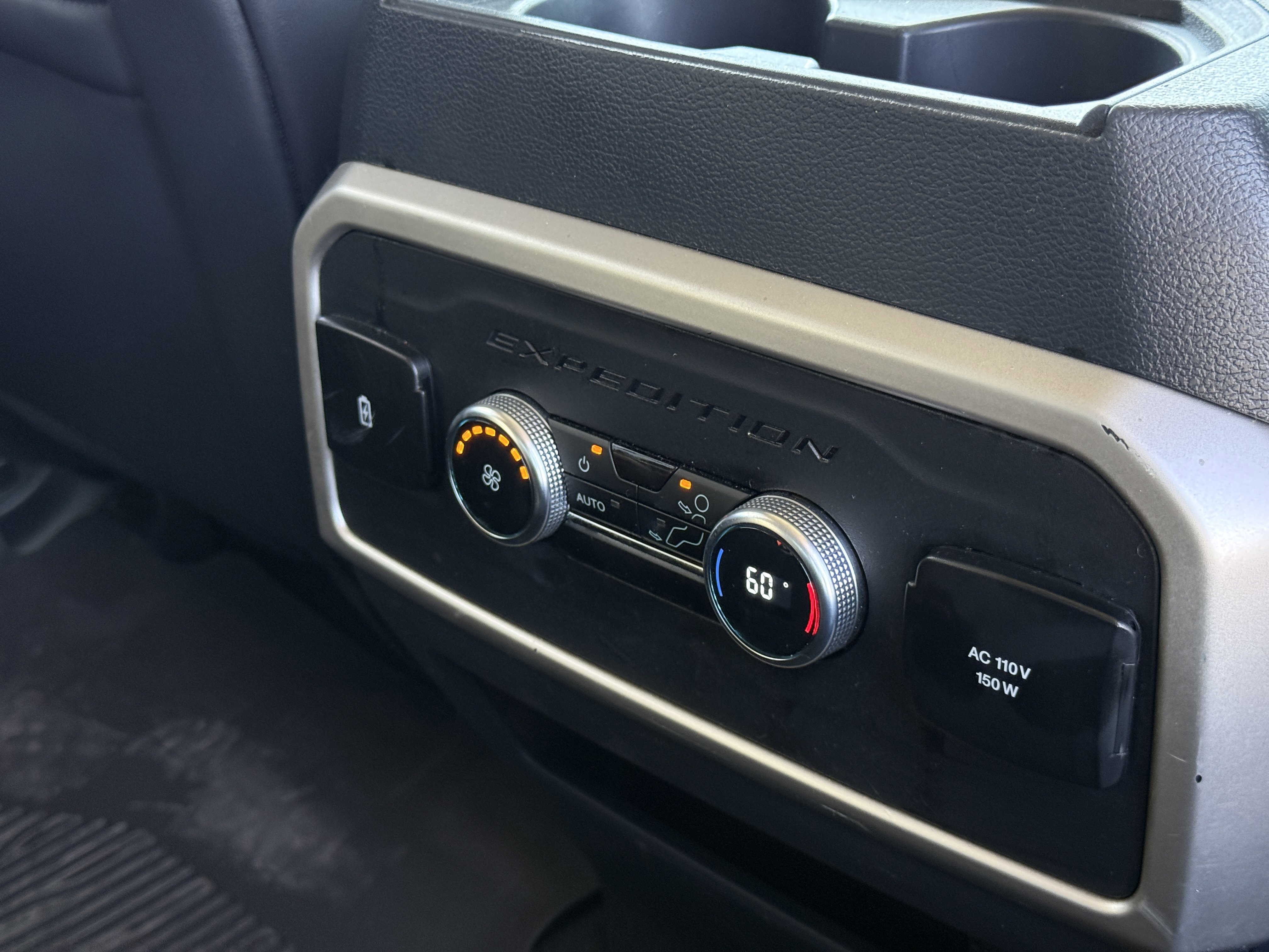 Used 2024 Ford Expedition XLT image 17