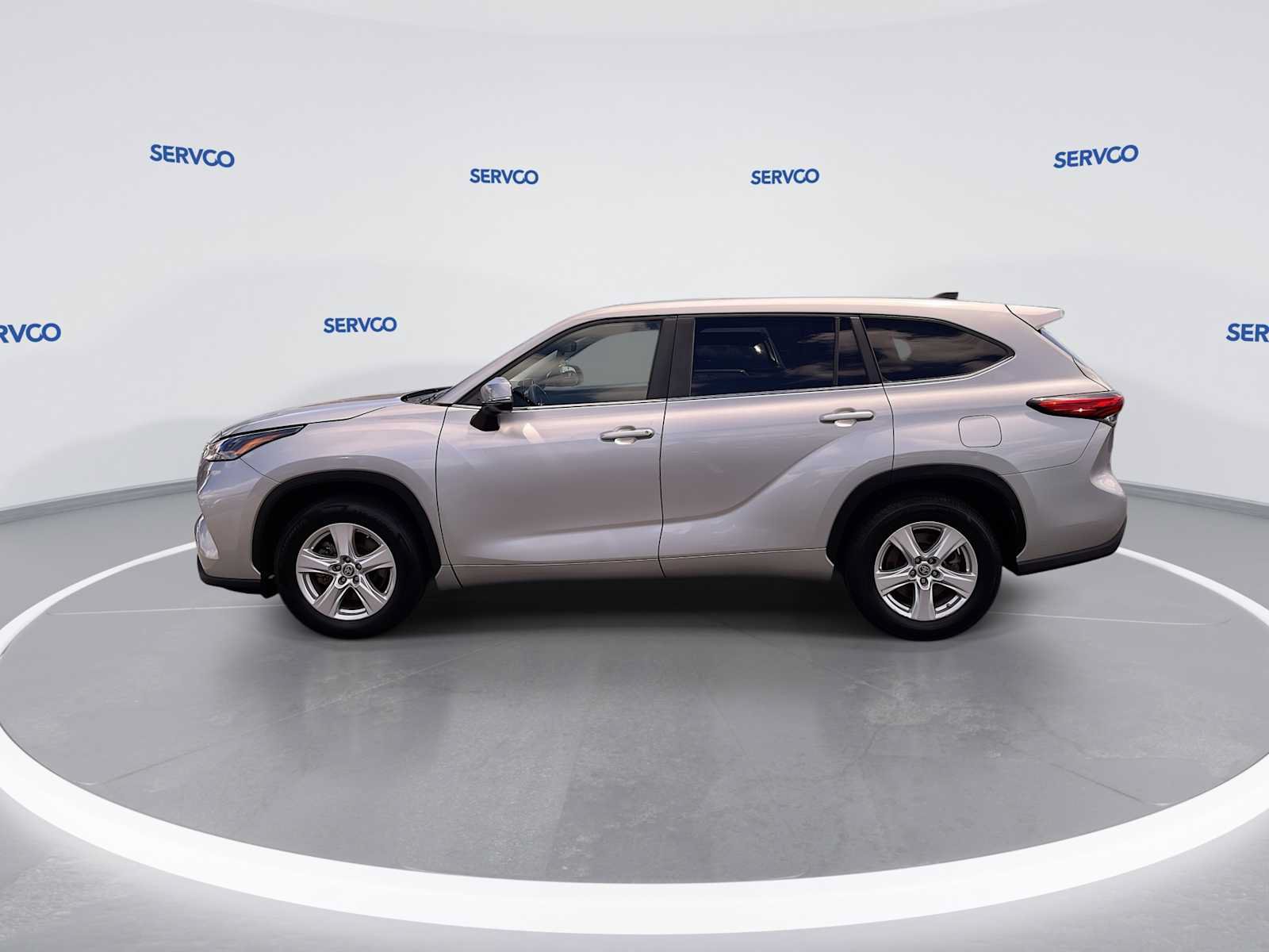 Used 2023 Toyota Highlander L FWD image 5
