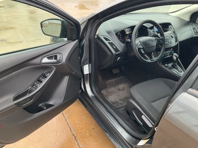 Used 2018 Ford Focus SE image 2