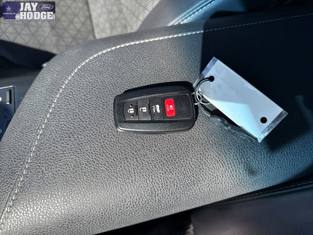 Used 2019 Toyota Camry XSE FWD image 31