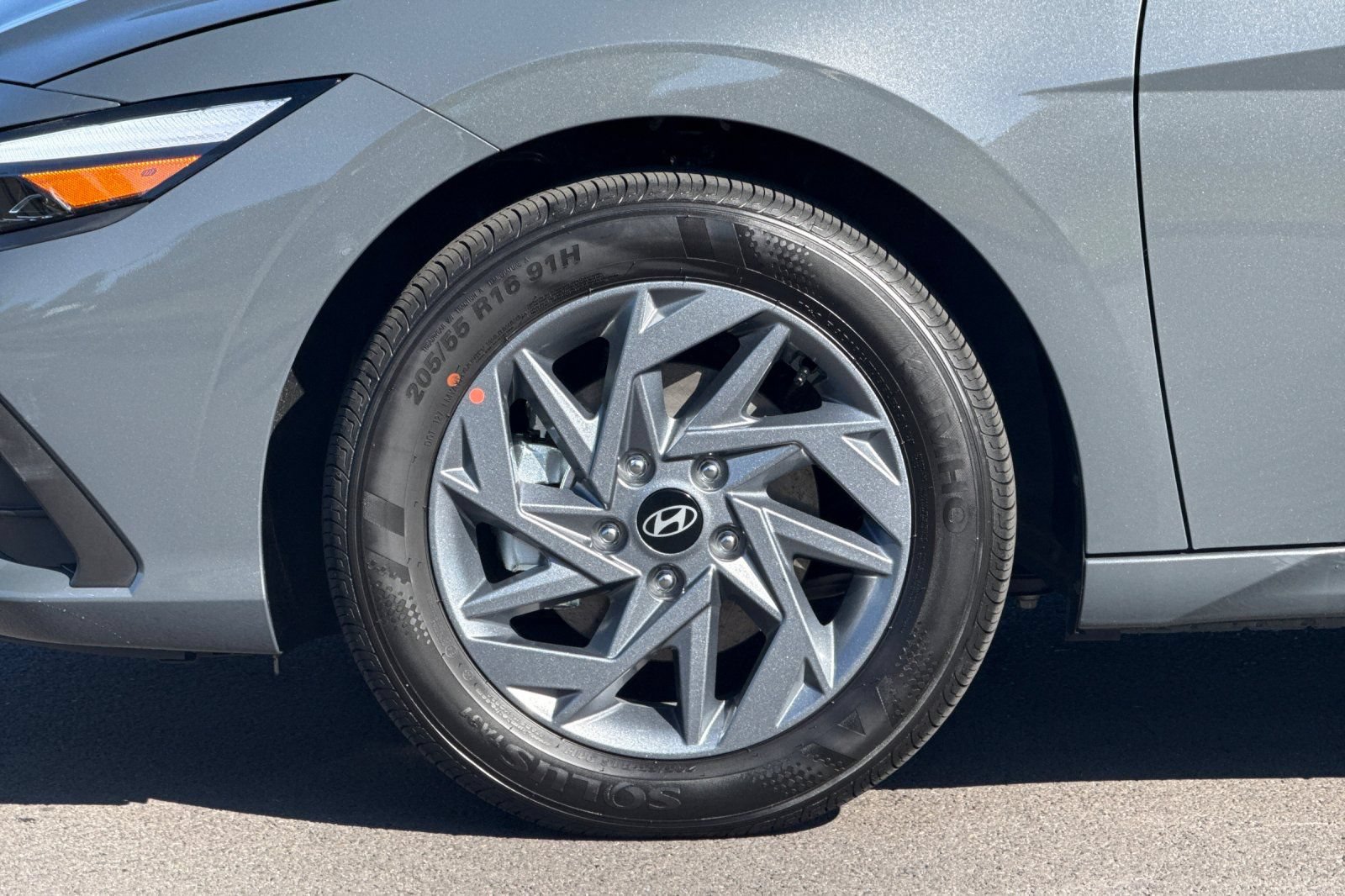 New 2026 Hyundai Elantra Hybrid FWD image 23