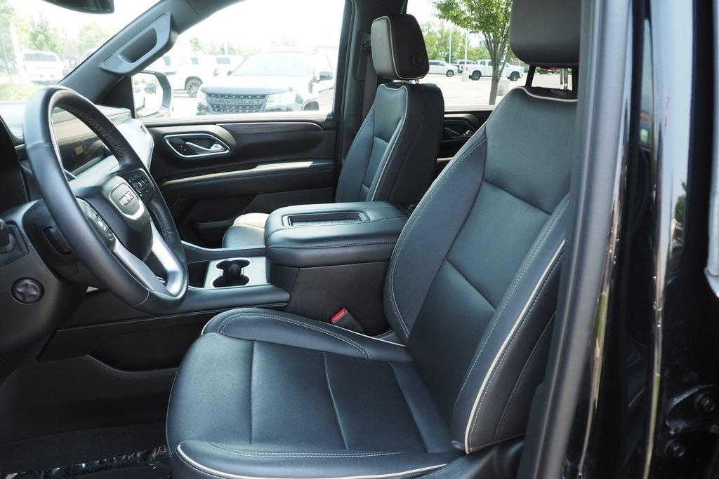 Used 2023 GMC Yukon SLT w/ SLT Premium Package AWD/4WD image 14