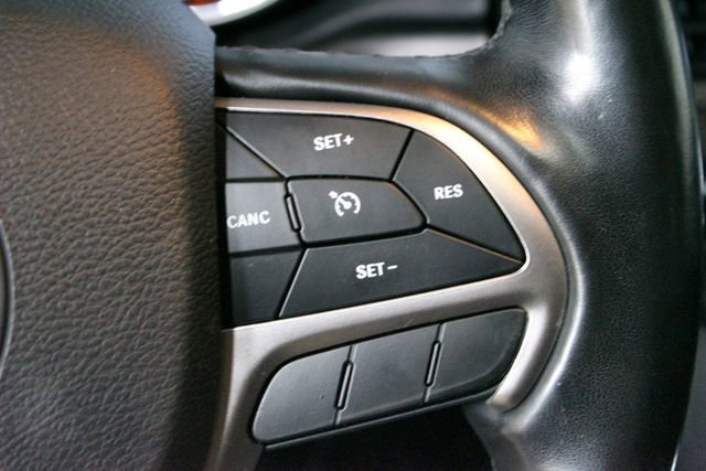 Used 2020 Jeep Grand Cherokee Altitude AWD/4WD image 16