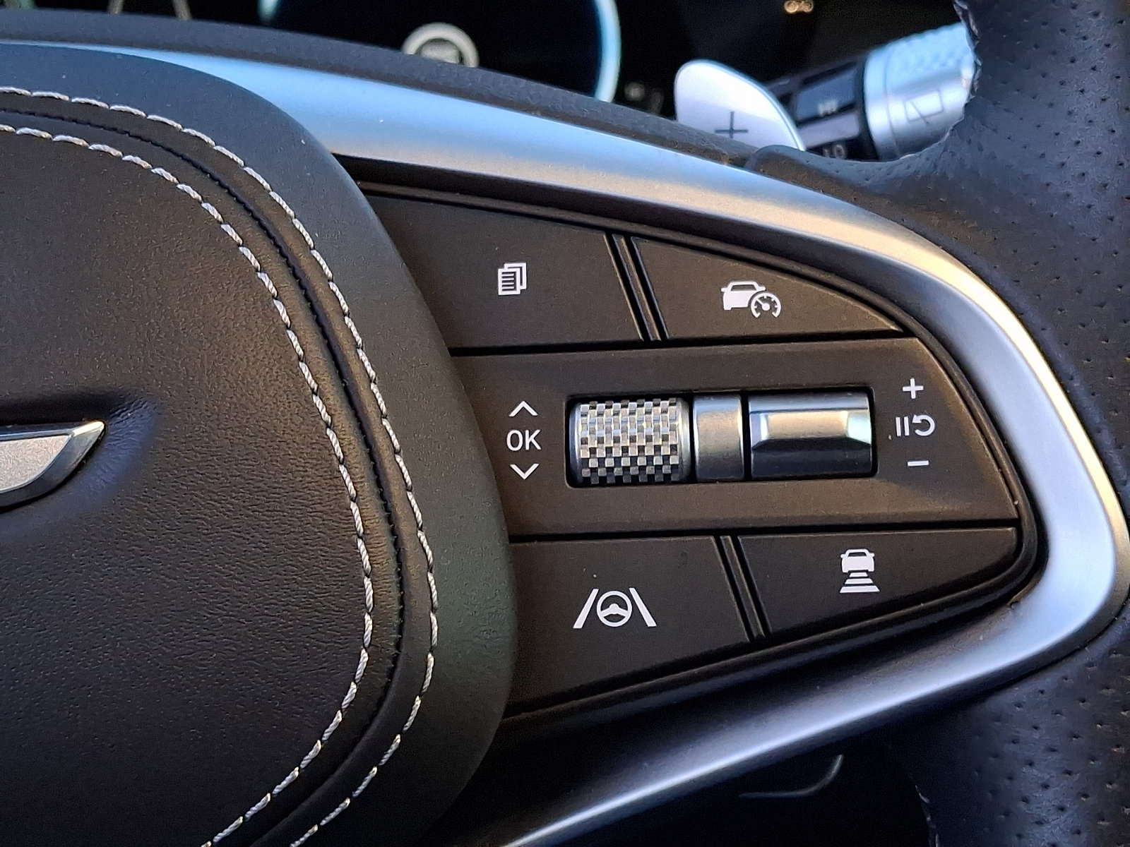 Certified 2025 Genesis GV70 3.5T Sport w/ Sport Prestige Package AWD/4WD image 25