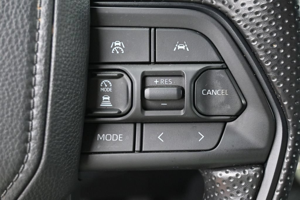 Used 2025 Toyota Tacoma SR5 AWD/4WD image 18