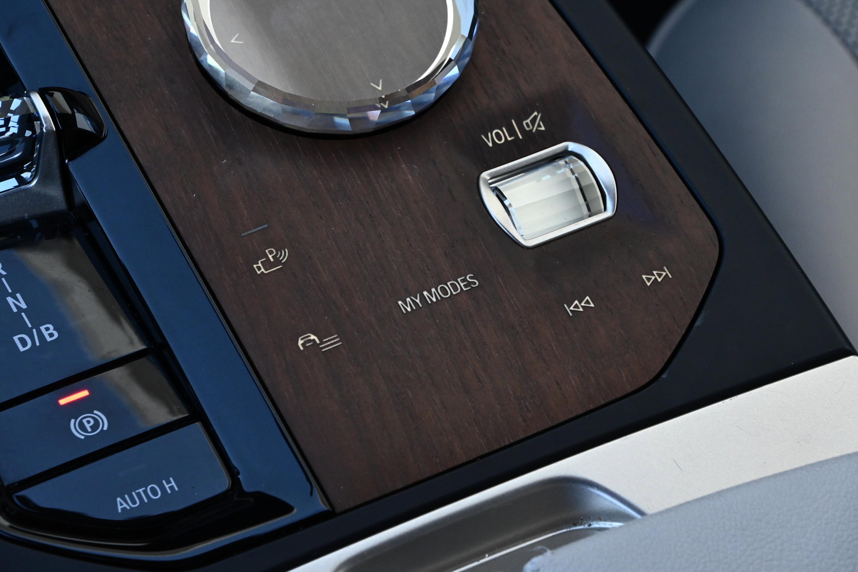 Certified 2024 BMW iX xDrive50 w/ Premium Package image 21