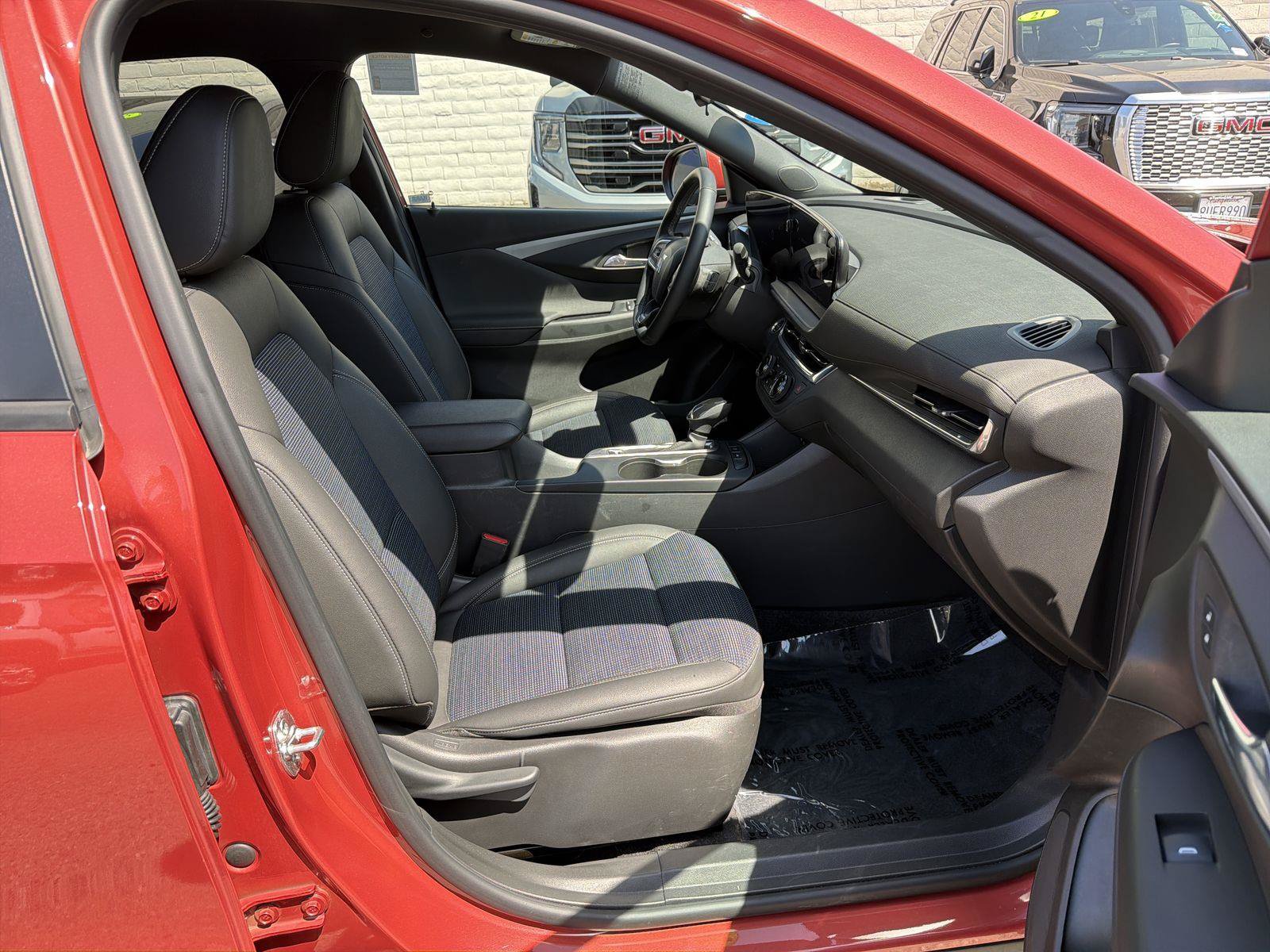 Used 2024 Buick Envista Preferred w/ Convenience I Package FWD image 25