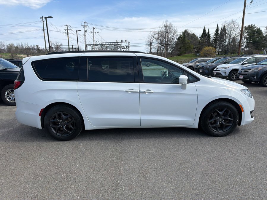 Used 2019 Chrysler Pacifica Touring-L Plus w/ Advanced Safetytec Group FWD image 4