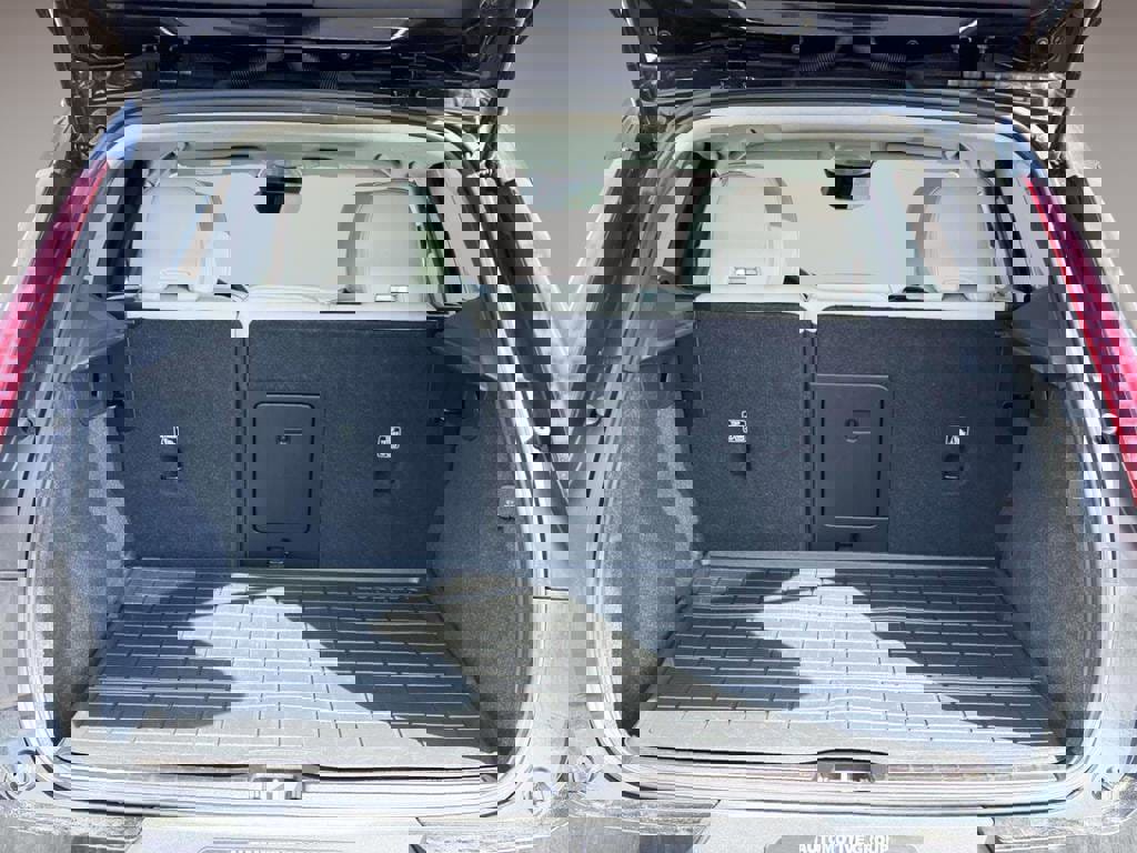 Used 2023 Volvo XC40 B5 Plus w/ Driver Assist Package image 13