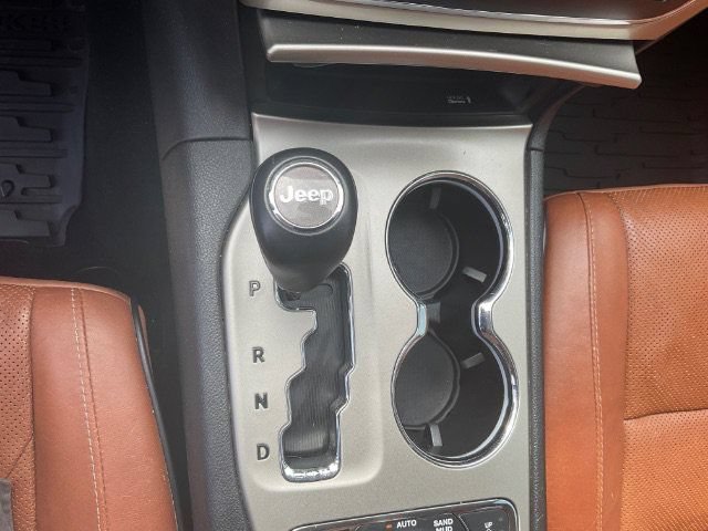Used 2013 Jeep Grand Cherokee Overland Summit AWD/4WD image 24