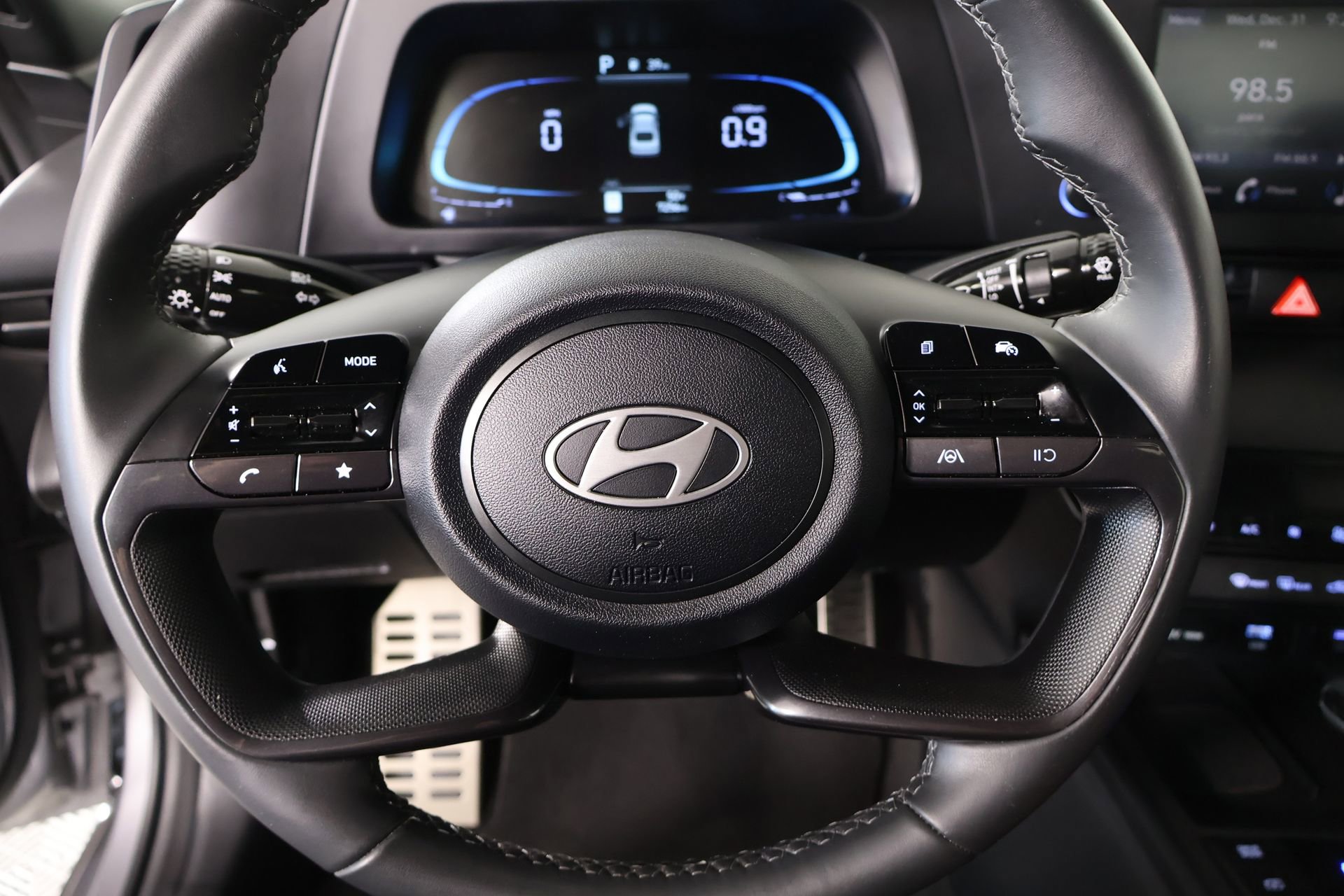 Certified 2025 Hyundai Elantra Sport image 3