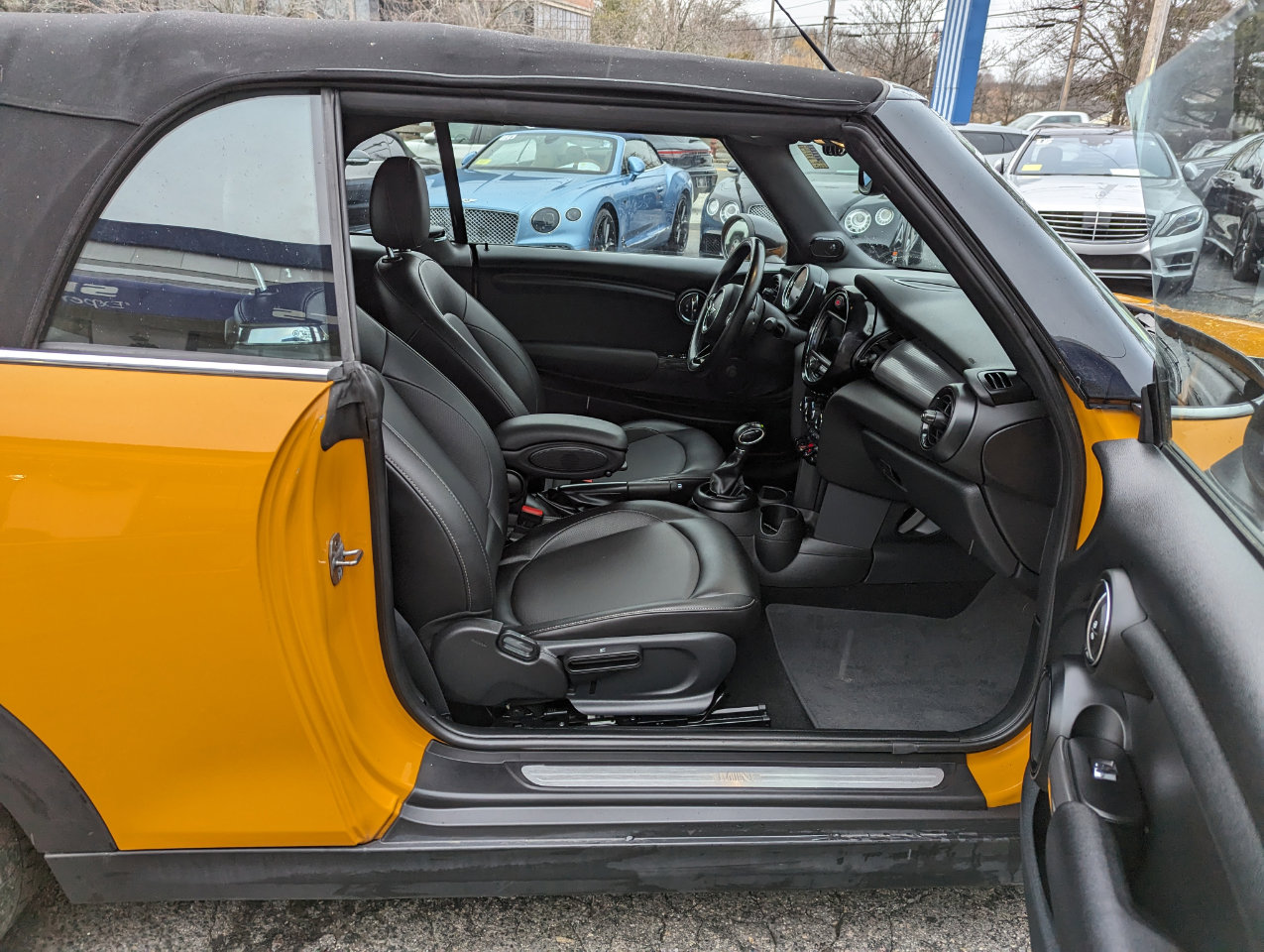 Used 2018 MINI Cooper Convertible image 23