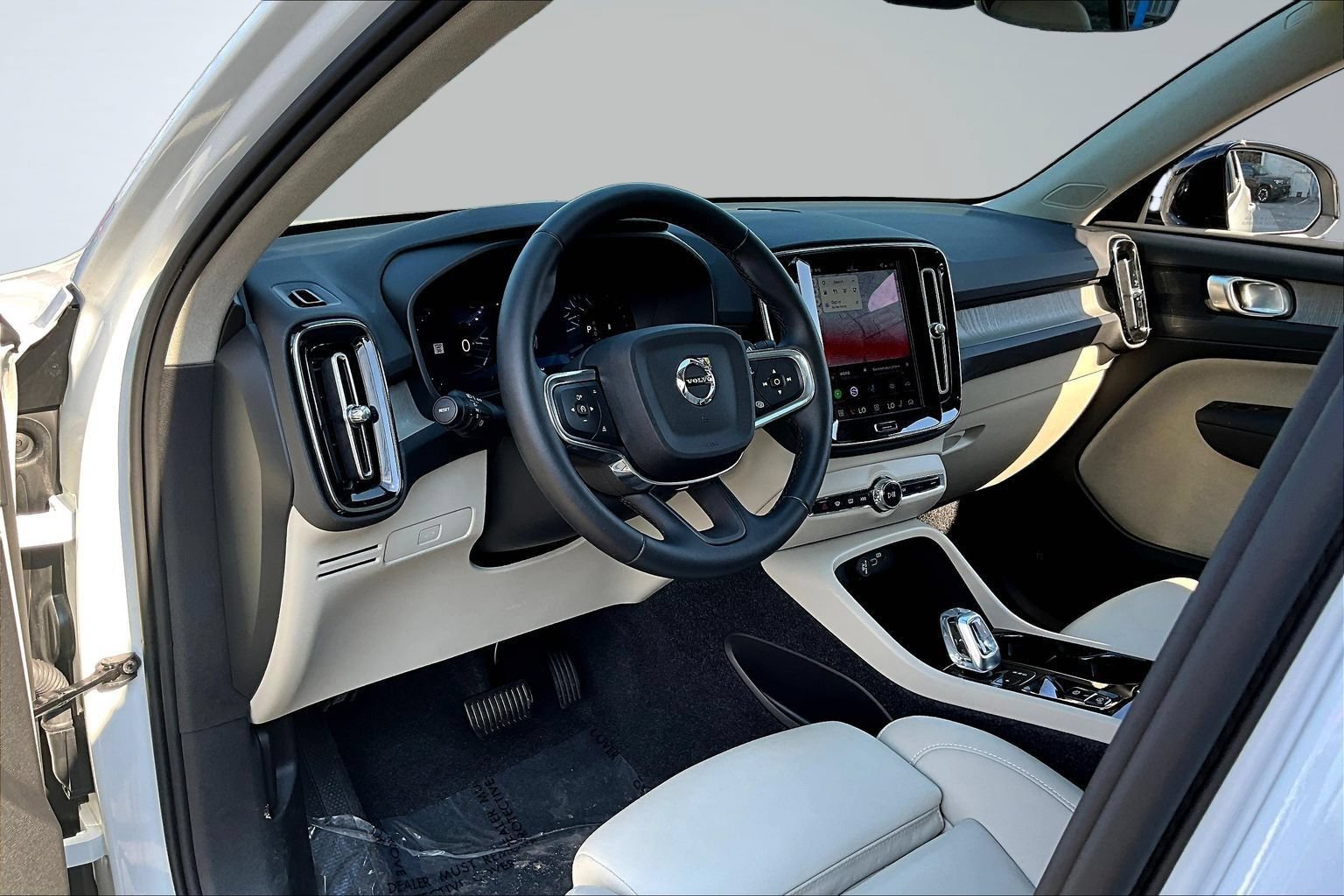 Used 2026 Volvo XC40 B5 Plus AWD/4WD image 20
