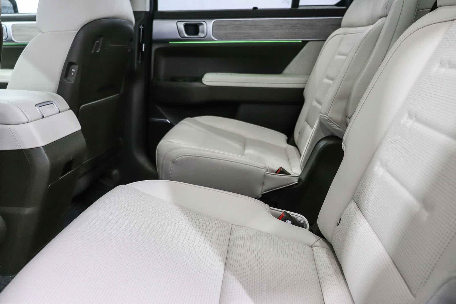 Used 2024 Hyundai Santa Fe Calligraphy AWD/4WD image 19