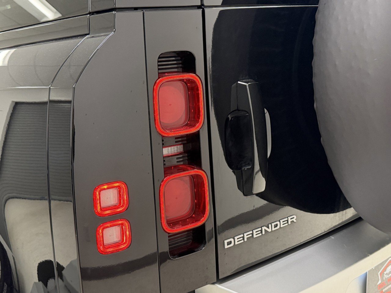 Used 2025 Land Rover Defender 110 S image 52