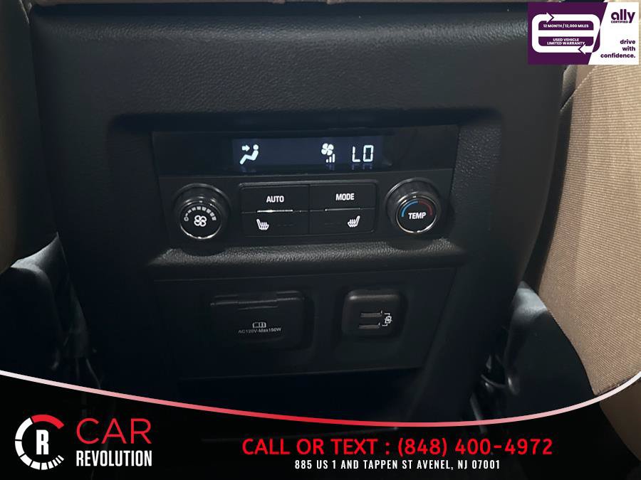 Used 2023 Chevrolet Traverse Premier FWD image 38