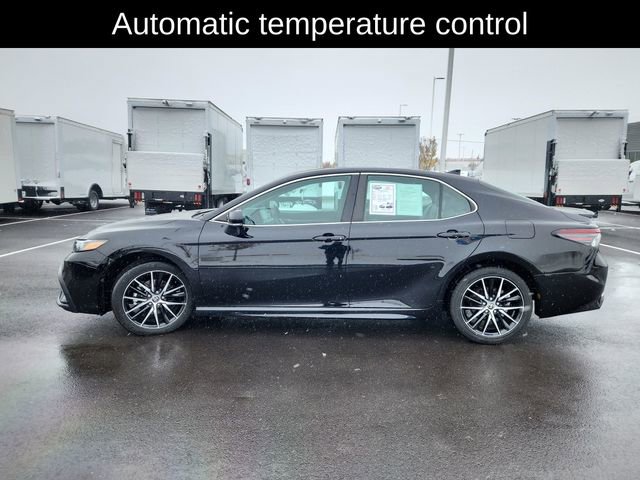 Used 2023 Toyota Camry SE image 4