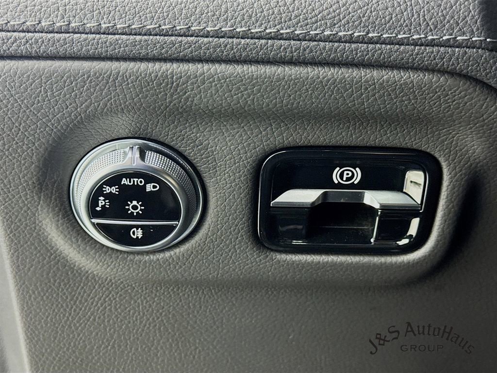 Used 2023 Mercedes-Benz EQS 580 4MATIC SUV image 10