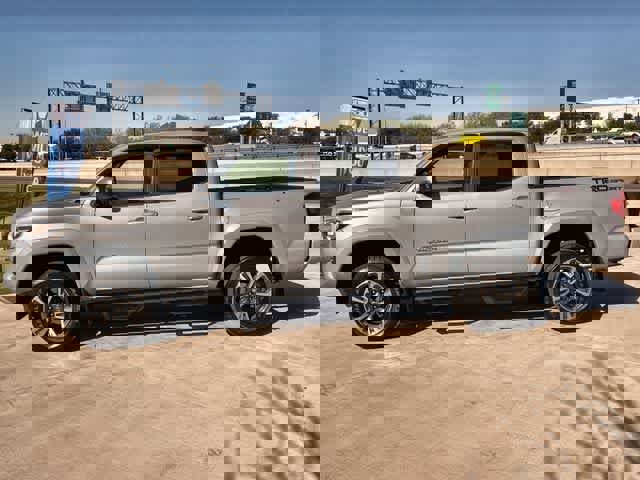 Used 2019 Toyota Tacoma TRD Sport w/ Technology Package image 4