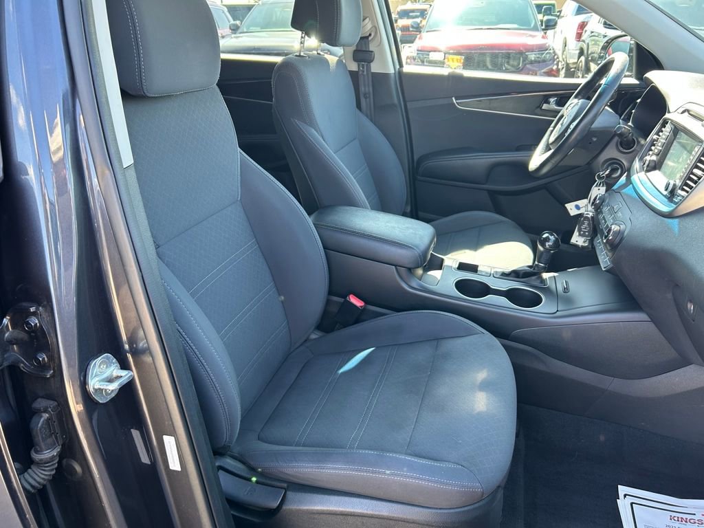 Used 2017 Kia Sorento LX w/ LX Convenience Package image 24