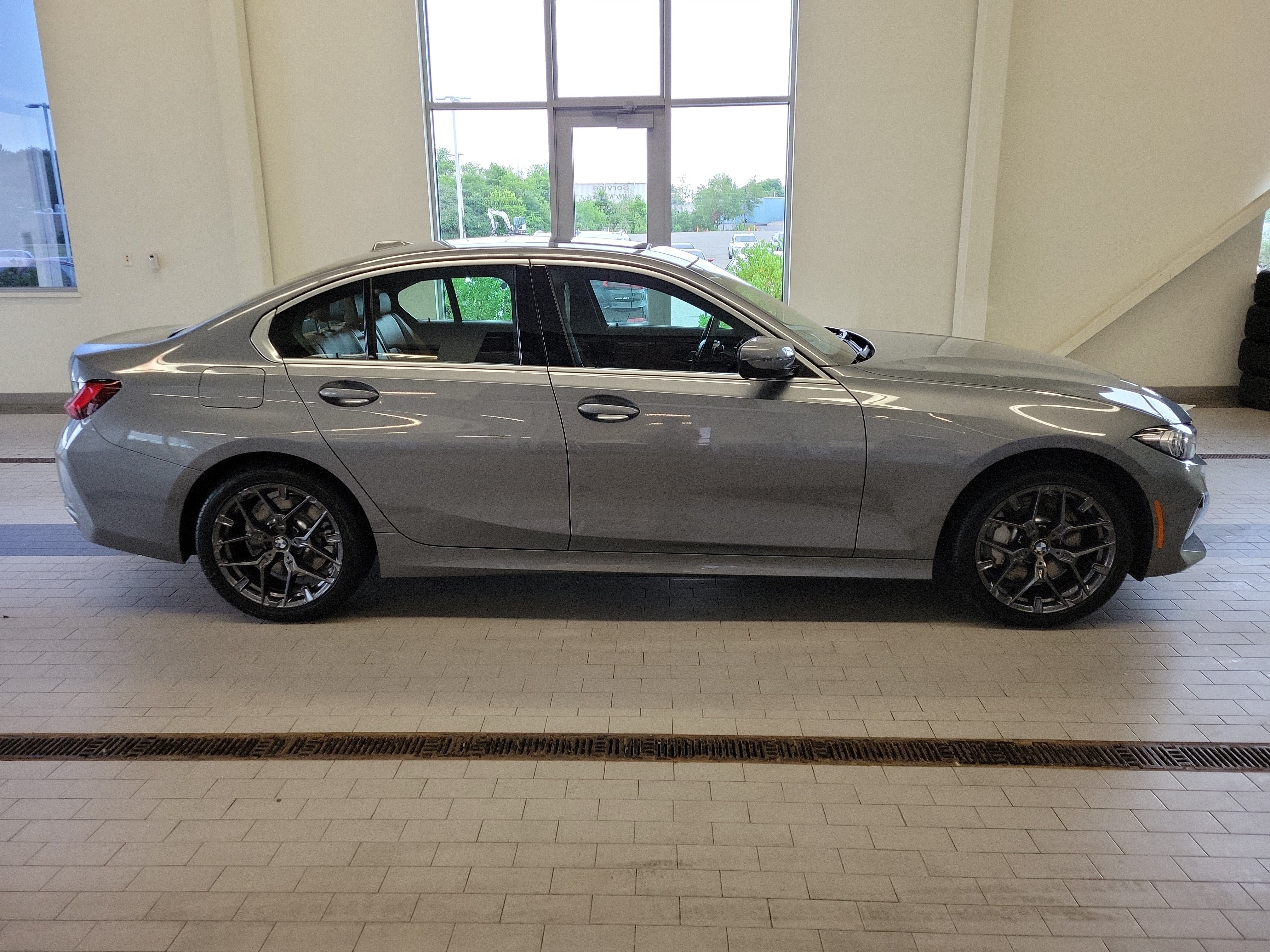 Used 2026 BMW 330i xDrive Sedan AWD/4WD image 4