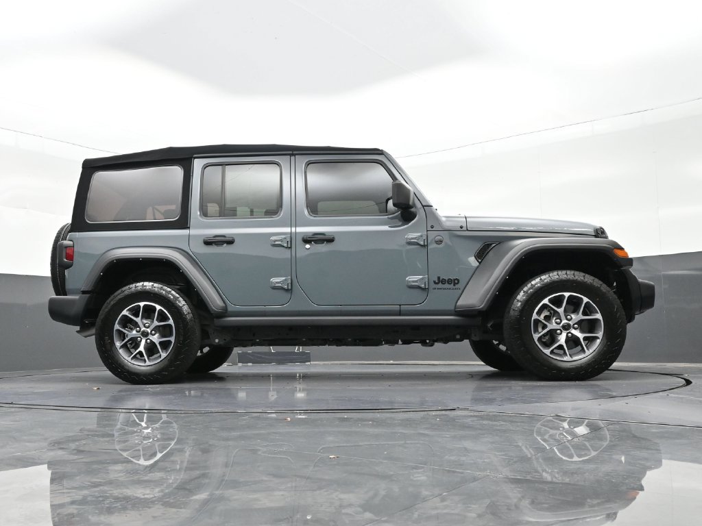 Used 2024 Jeep Wrangler Unlimited Sport AWD/4WD image 30