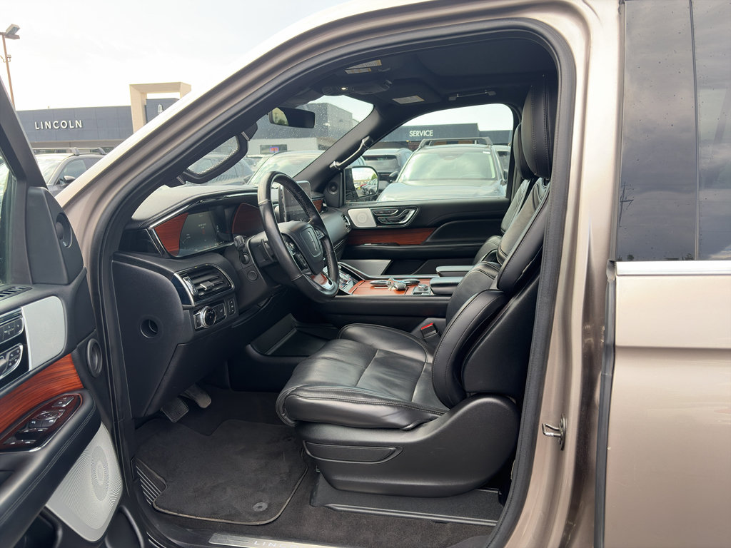 Used 2019 Lincoln Navigator Reserve AWD/4WD image 11