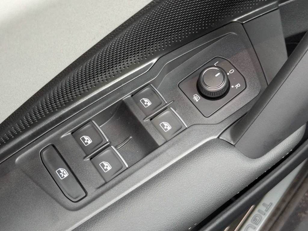 New 2026 Volkswagen Tiguan SE R-Line FWD image 30