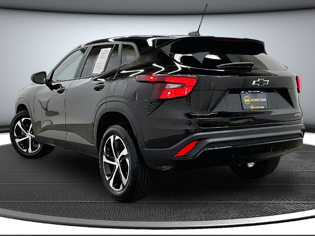 Used 2024 Chevrolet Trax RS FWD image 4