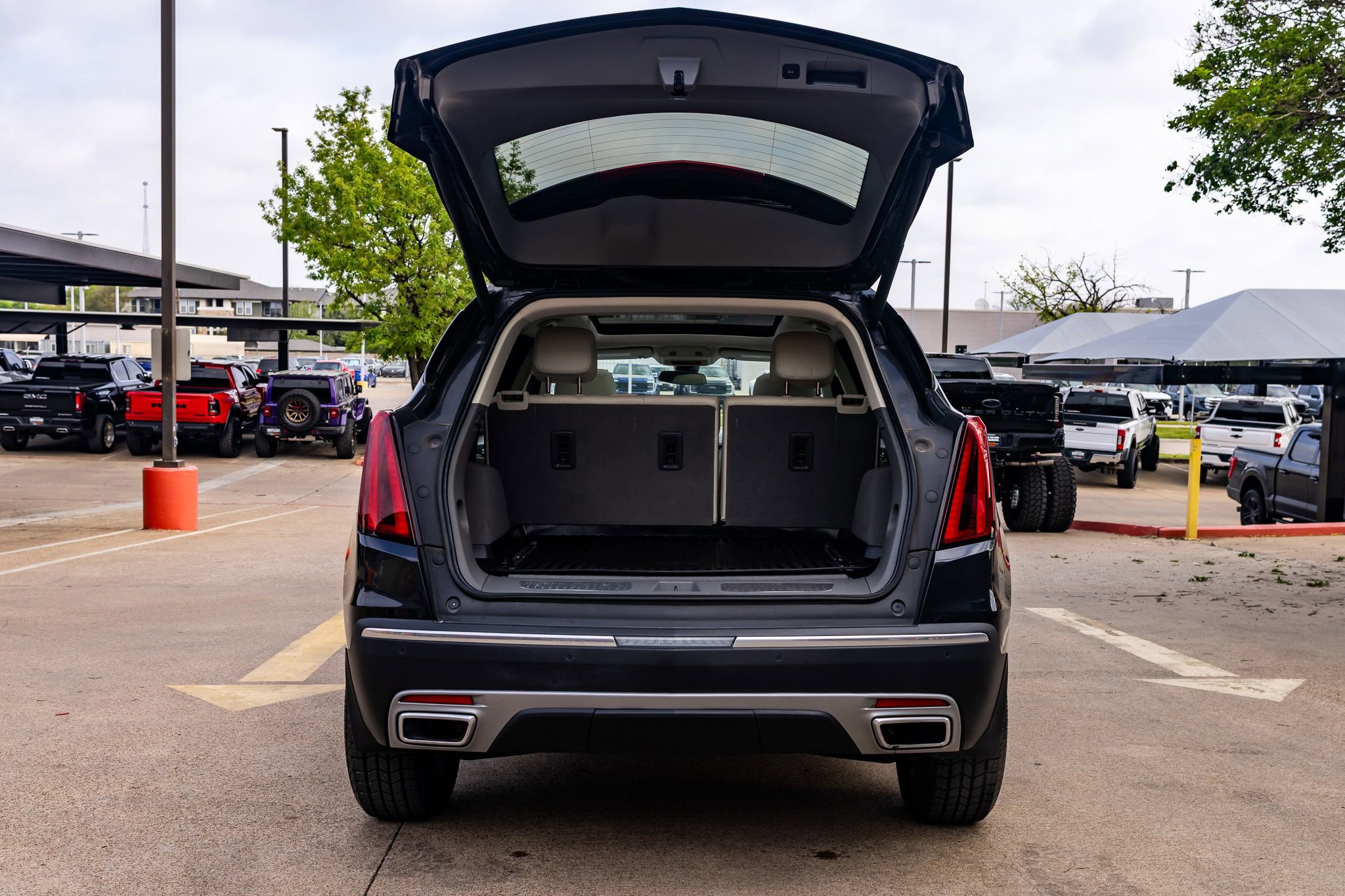 Used 2020 Cadillac XT5 Premium Luxury w/ LPO, Floor Liner Package image 8