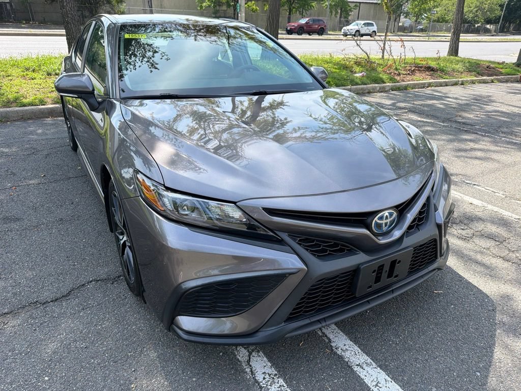Used 2024 Toyota Camry SE FWD image 3