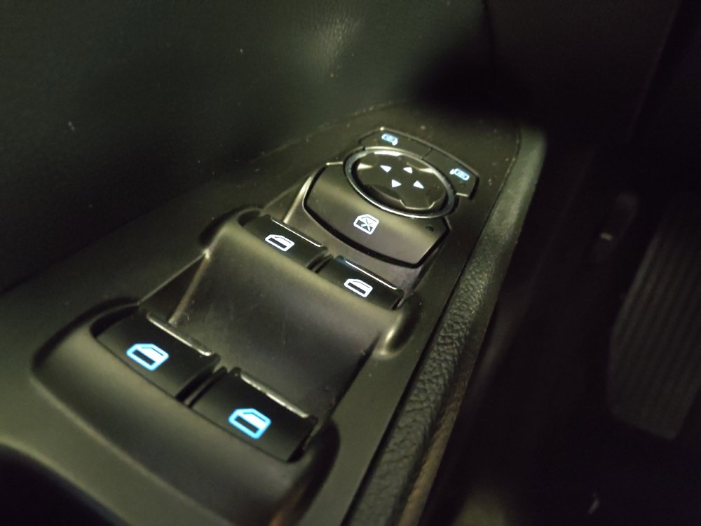 Used 2017 Ford Fusion SE w/ Fusion SE Technology Package image 27