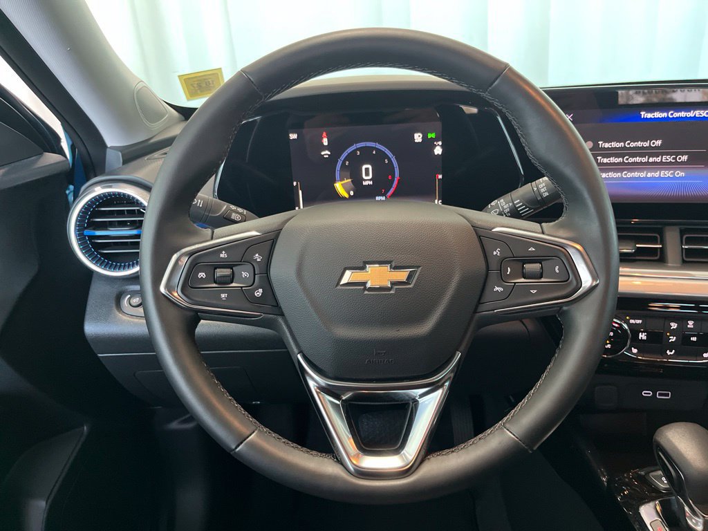 Used 2025 Chevrolet Trax LT w/ Driver Confidence Package FWD image 5