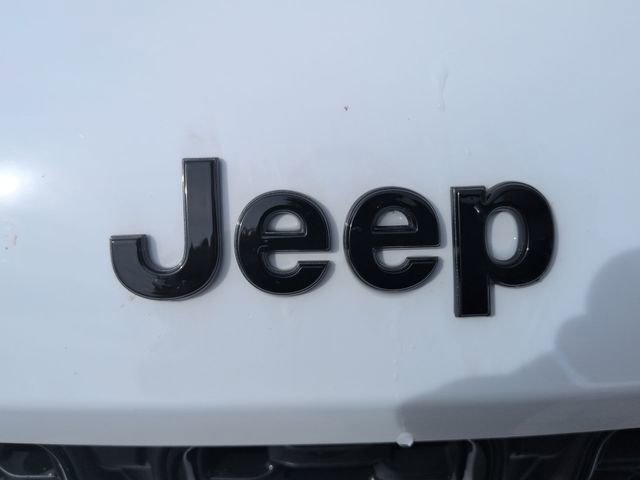 Used 2025 Jeep Grand Cherokee L Laredo image 32