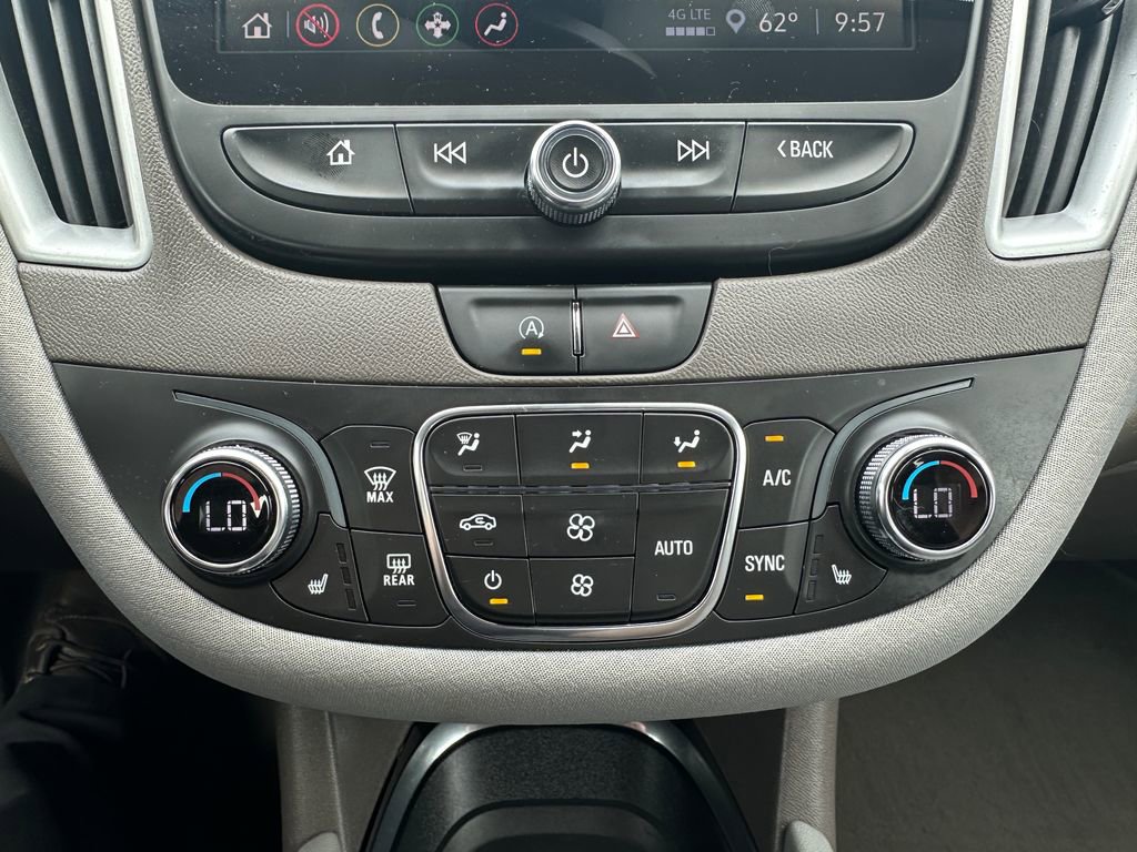Used 2022 Chevrolet Malibu LT FWD image 18