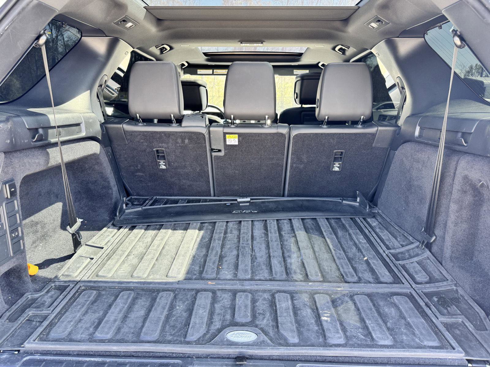 Used 2024 Land Rover Discovery Dynamic SE image 24