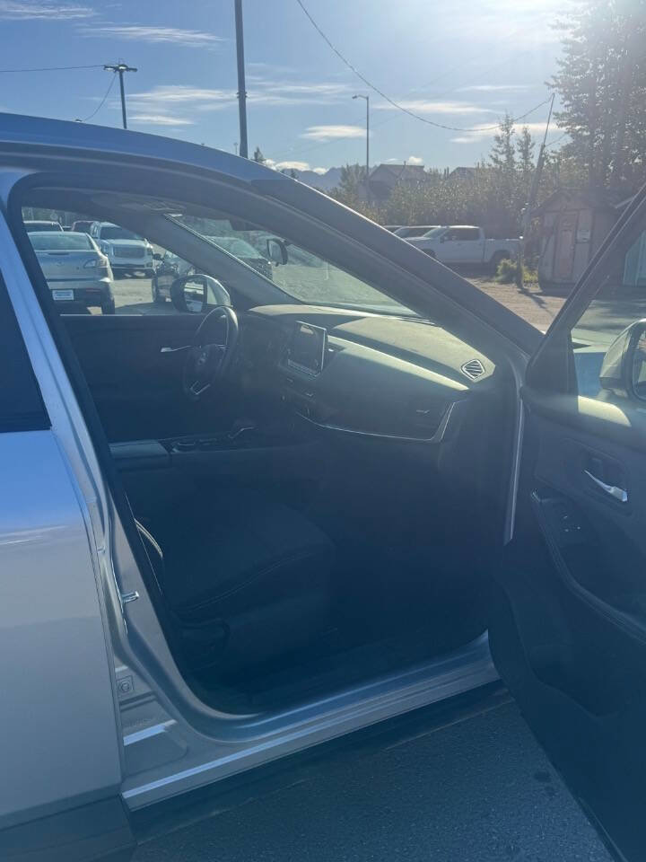 Used 2023 Nissan Rogue SV image 15