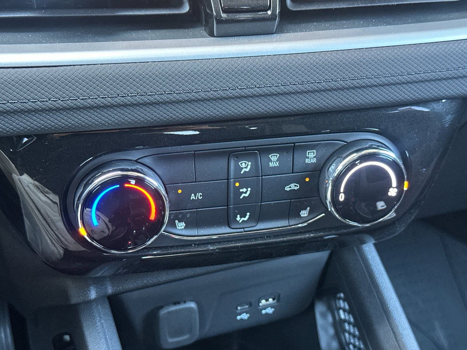 Used 2024 Chevrolet TrailBlazer LT w/ LT Cold Weather Package image 22