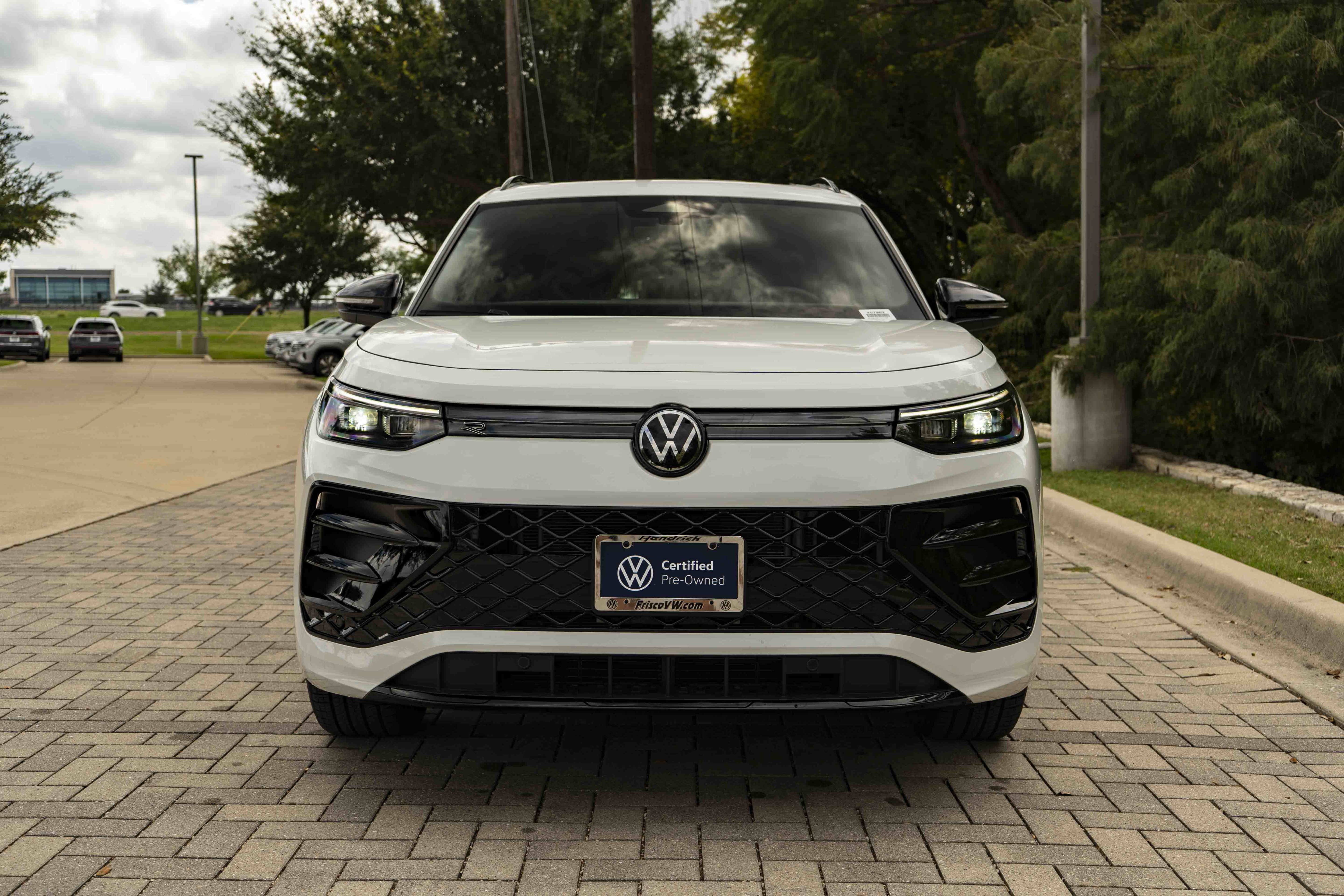Certified 2026 Volkswagen Tiguan SE R-Line FWD image 3