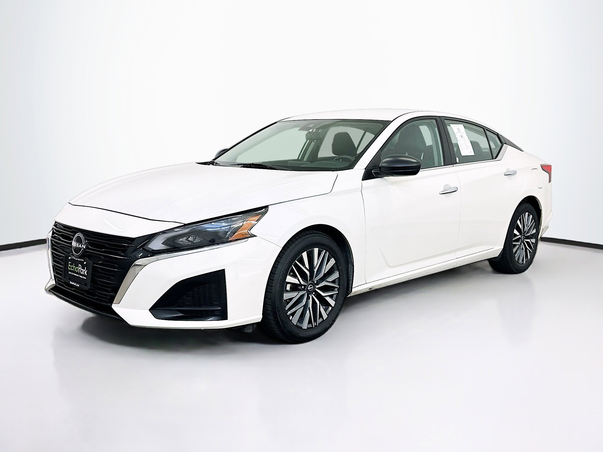 Used 2024 Nissan Altima 2.5 SV image 3