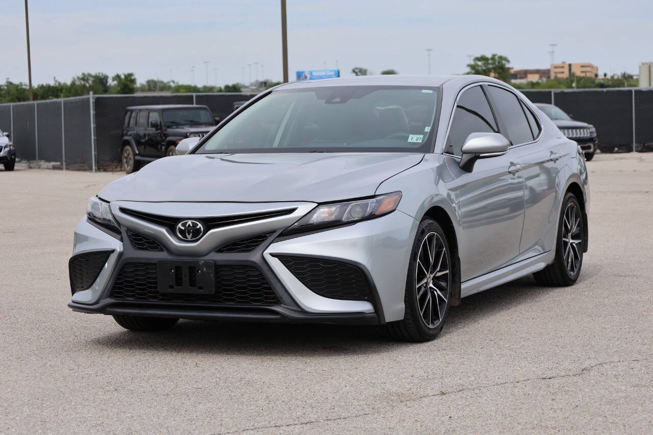Used 2022 Toyota Camry SE AWD/4WD image 6