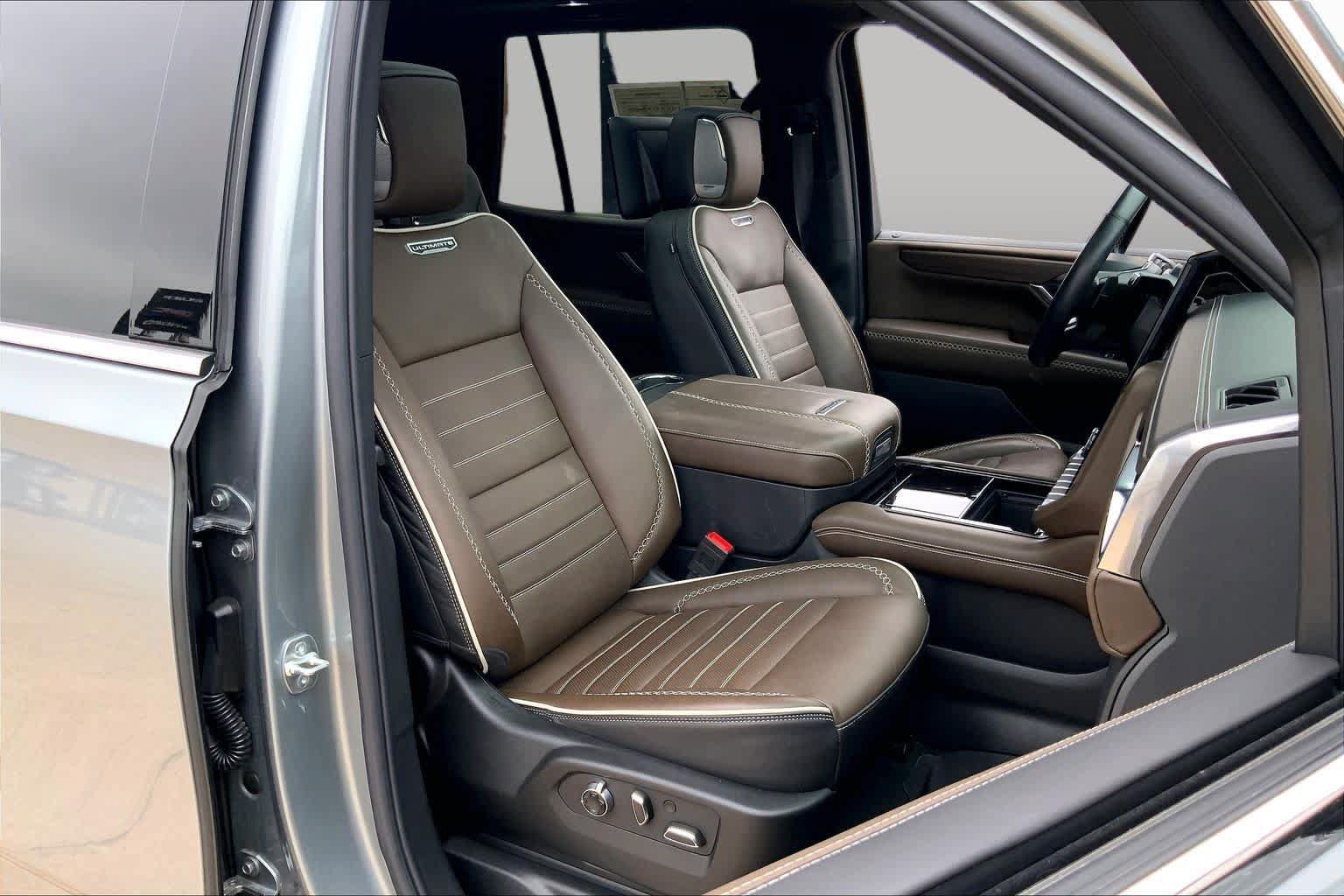 Certified 2025 GMC Yukon Denali Ultimate AWD/4WD image 9