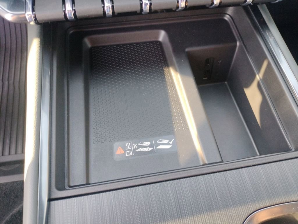 New 2026 GMC Acadia AT4 w/ LPO, Floor Liner Package image 39