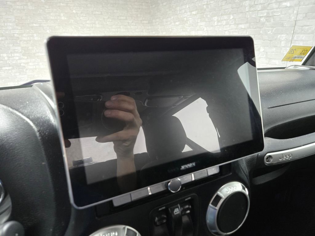 Used 2018 Jeep Wrangler Rubicon w/ Power Convenience Group AWD/4WD image 19