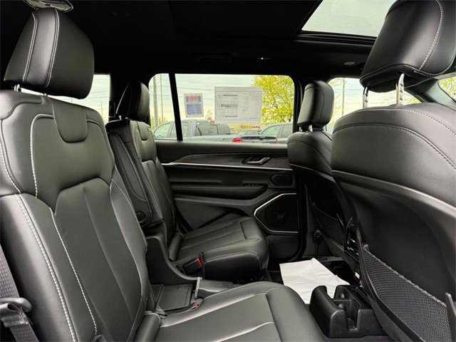 New 2025 Jeep Grand Cherokee L Limited w/ Black Appearance Package image 12