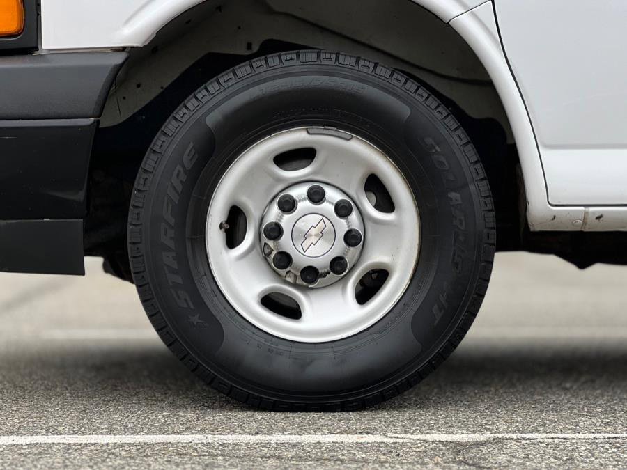 Used 2018 Chevrolet Express 2500 image 33