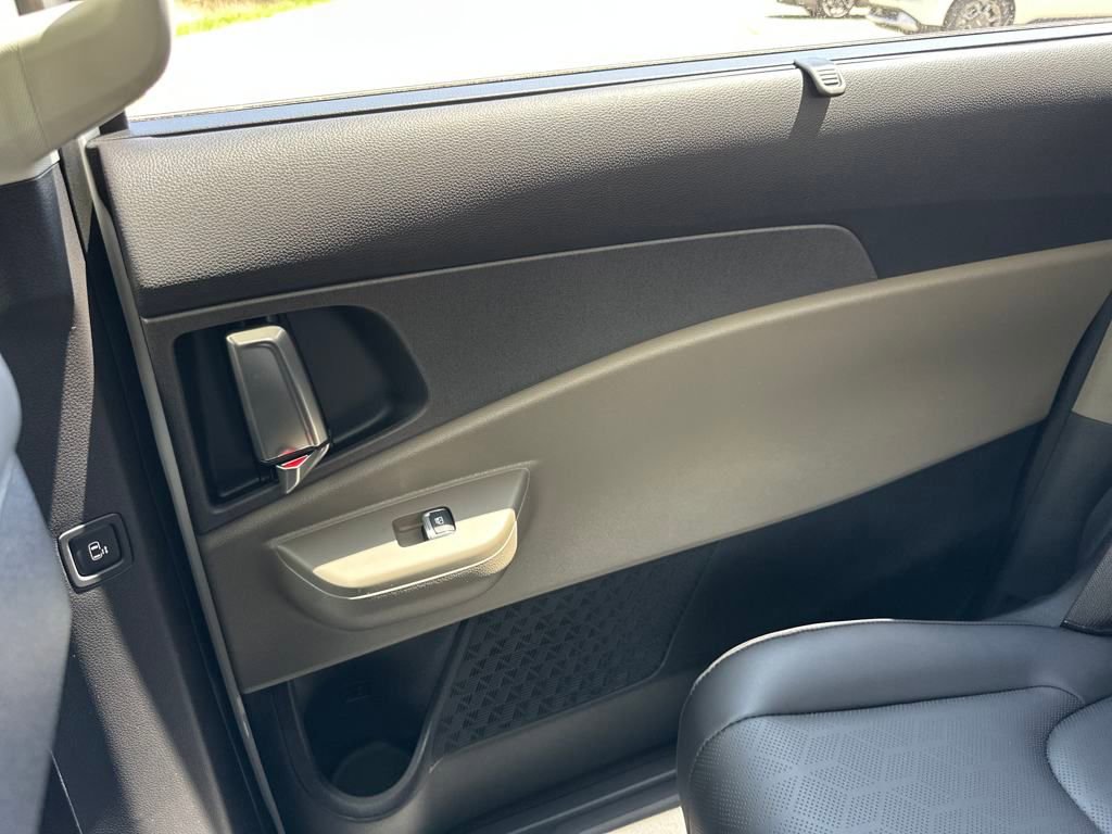 New 2025 Kia Carnival EX image 15