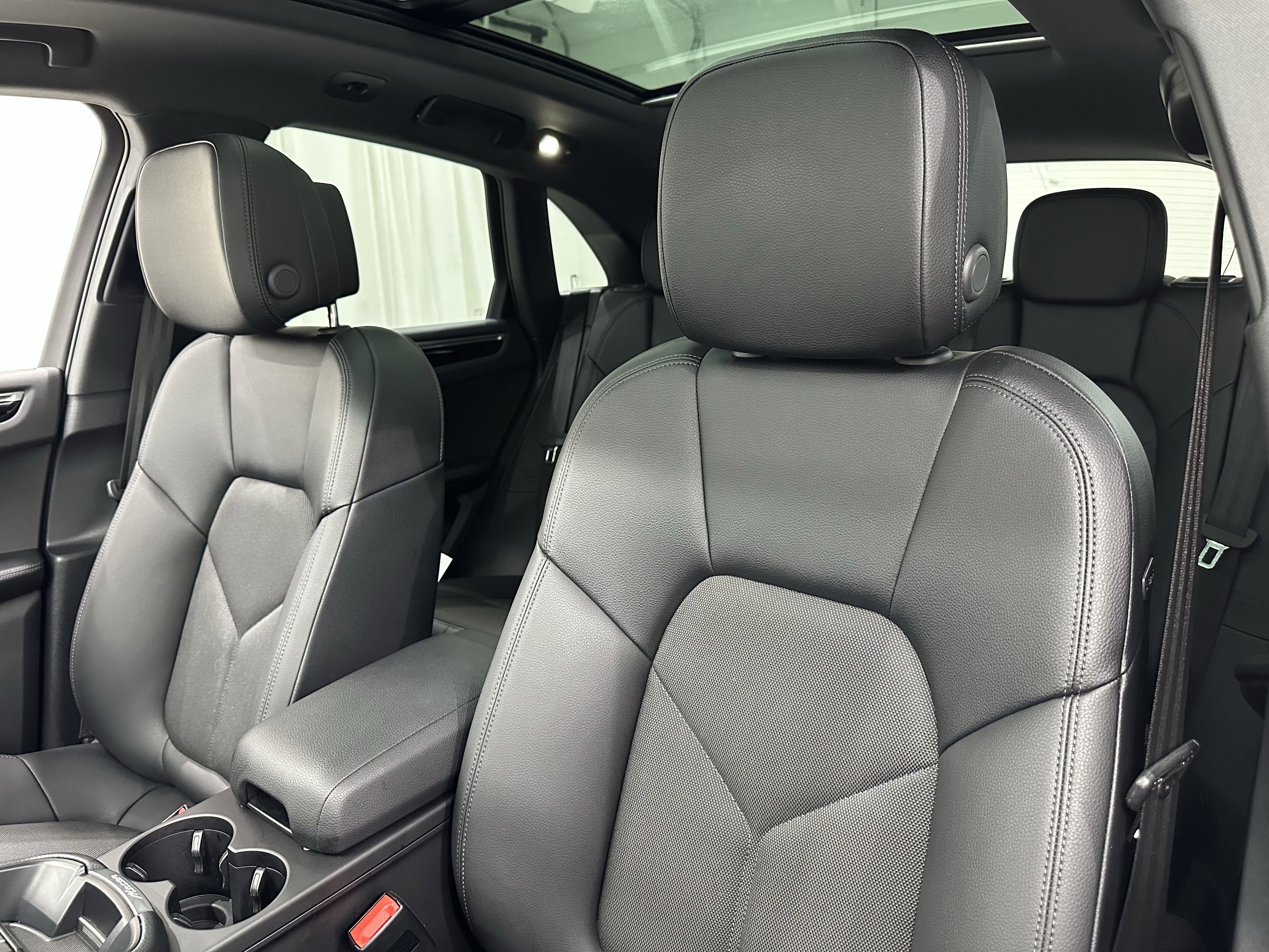 Certified 2024 Porsche Macan image 31